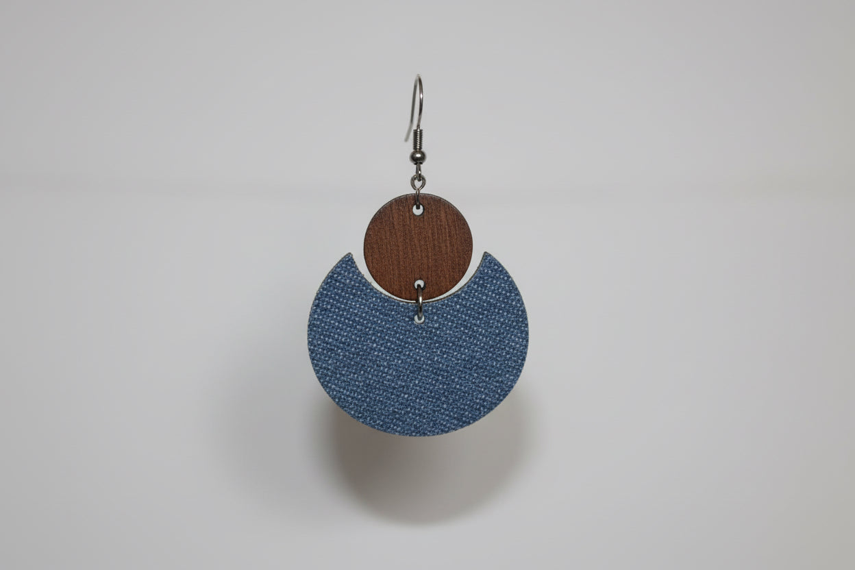 Pendientes de madera y mezclilla